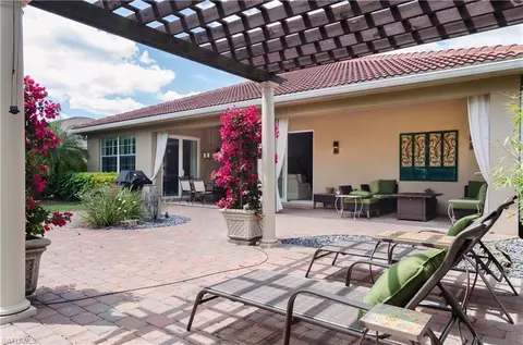 323 Saddlebrook Ln, Naples, FL 34110 photo 17