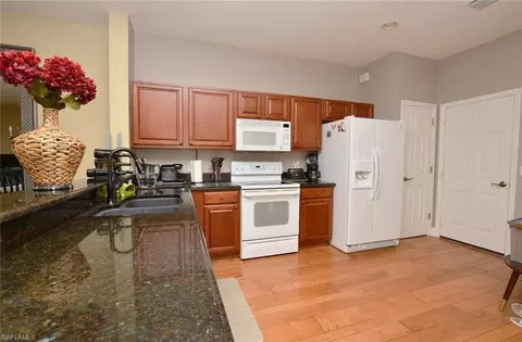 1009 Hampton Cir, Naples, FL 34105 photo 8