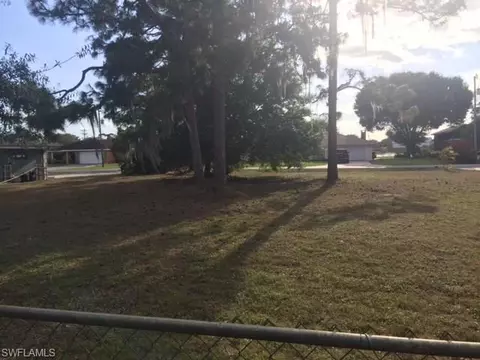 813 Monroe Ct, Immokalee, FL 34142 photo 5