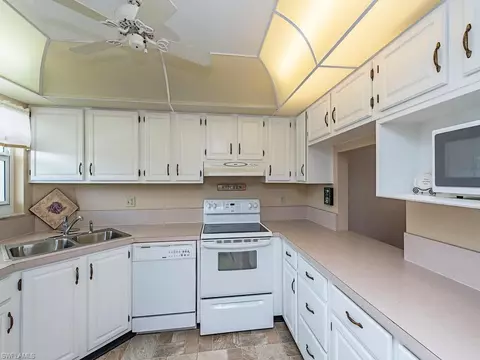 37 High Point Cir E #303, Naples, FL 34103 photo 6