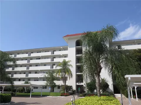 37 High Point Cir E #303, Naples, FL 34103 photo 2