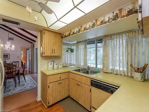 371 Juli Fe Dr, Naples, FL 34110 photo 6