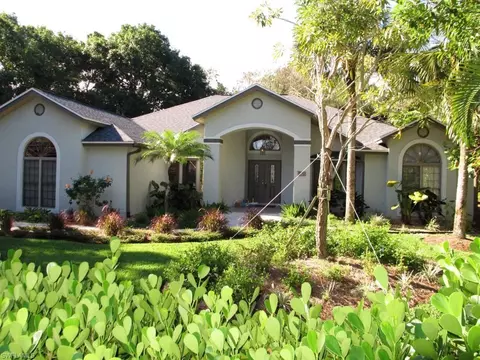 382 Burning Tree Dr, Naples, FL 34105 photo 2
