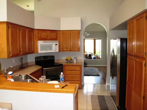 382 Burning Tree Dr, Naples, FL 34105 photo 5