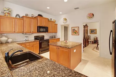 10892 Phoenix Way, Naples, FL 34119 photo 7