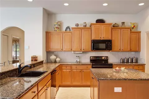 10892 Phoenix Way, Naples, FL 34119 photo 8