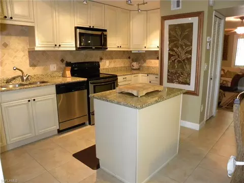 788 Park Shore Dr #E17, Naples, FL 34103 photo 2