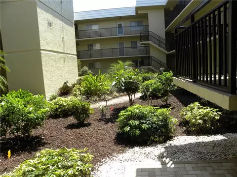 788 Park Shore Dr #E17, Naples, FL 34103 photo 13
