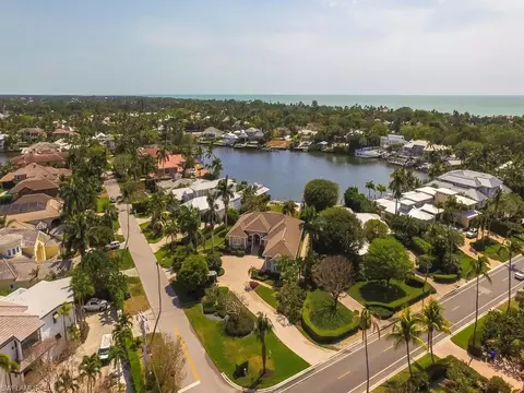 1830 4th St S, Naples, FL 34102 photo 2