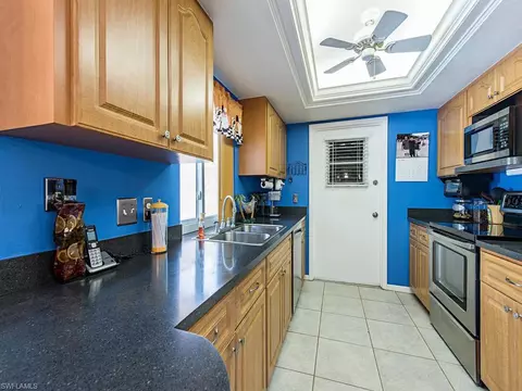 64 Madison Dr, Naples, FL 34110 photo 4