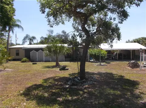 1300 Riverview Dr, Moore Haven, FL 33471 photo 4