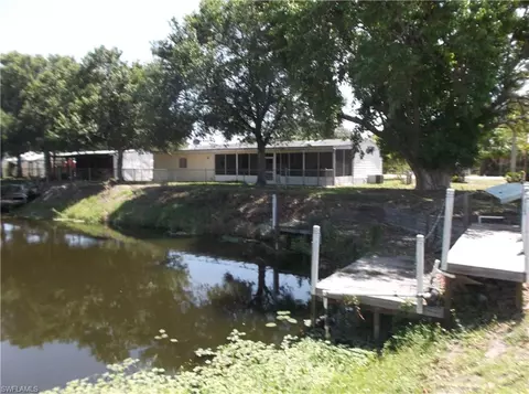 1300 Riverview Dr, Moore Haven, FL 33471 photo 2