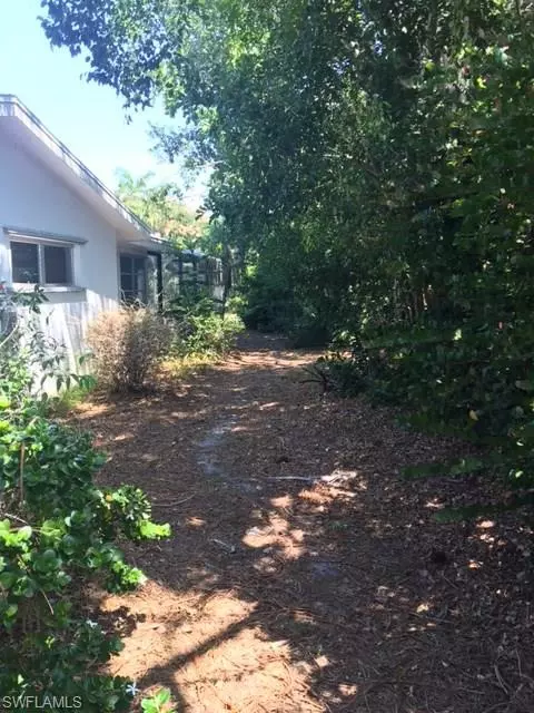 595 Portside Dr, Naples, FL 34103 photo 3