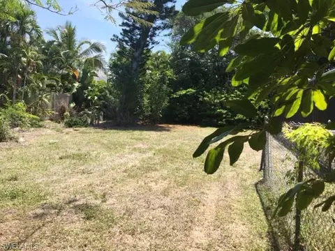 595 Portside Dr, Naples, FL 34103 photo 9