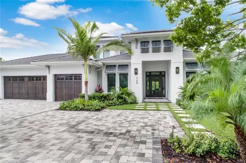 725 Regatta Rd, Naples, FL 34103 photo 3