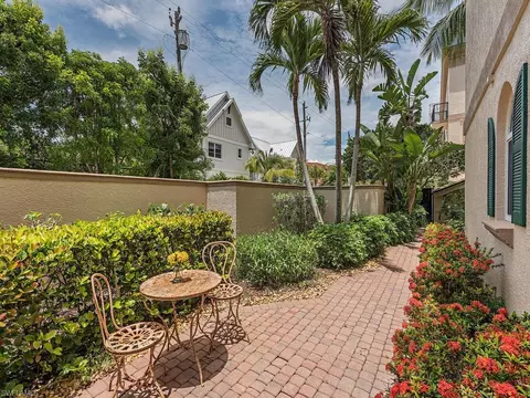373 4th St S, Naples, FL 34102 photo 7