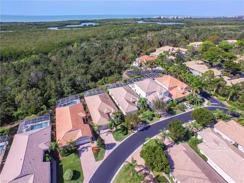 321 Steerforth Ct, Naples, FL 34110 photo 2