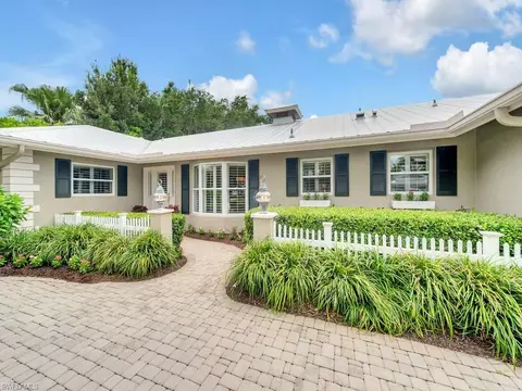 370 Wedge Dr, Naples, FL 34103 photo 2