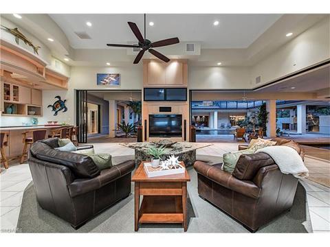 656 Hickory Rd, Naples, FL 34108 photo 2