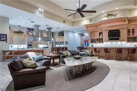 656 Hickory Rd, Naples, FL 34108 photo 4