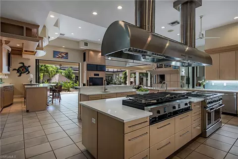 656 Hickory Rd, Naples, FL 34108 photo 7