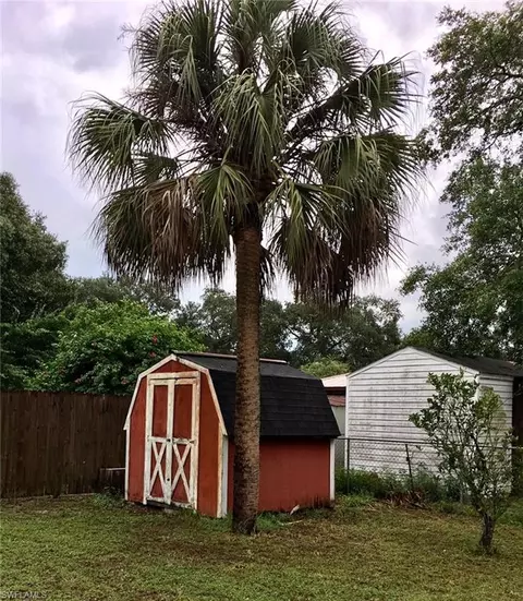421 Clark St, Labelle, FL 33935 photo 3