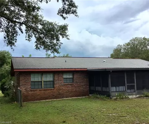 421 Clark St, Labelle, FL 33935 photo 2