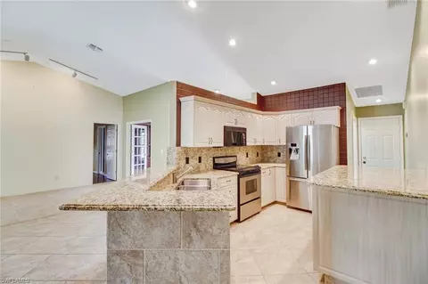 5135 Alpha Ct, Naples, FL 34105 photo 3