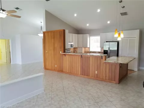 6812 Compton Ln N, Naples, FL 34104 photo 5