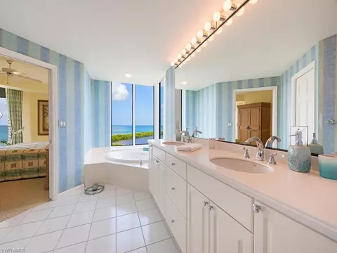 60 Seagate Dr #1005, Naples, FL 34103 photo 9