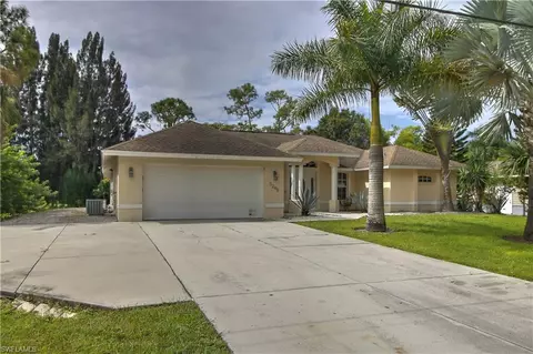 5248 Maple Ln, Naples, FL 34113 photo 1