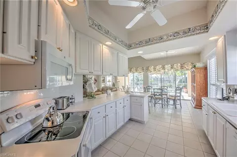 5472 Freeport Ln, Naples, FL 34119 photo 8