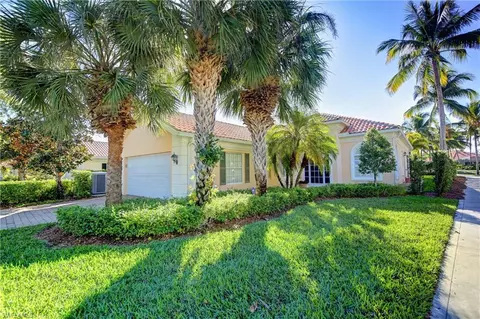 5472 Freeport Ln, Naples, FL 34119 photo 1