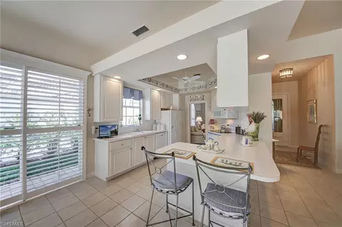 5472 Freeport Ln, Naples, FL 34119 photo 9