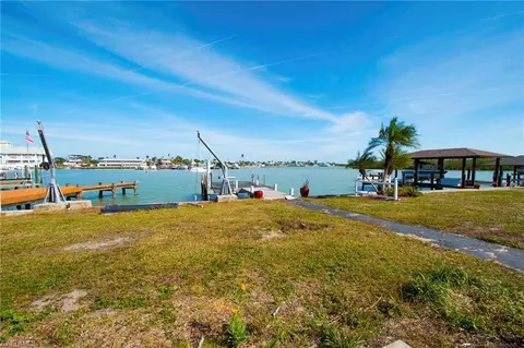 155 Hilo St E, Naples, FL 34113 photo 5