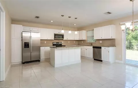 5305 Confederate Dr, Naples, FL 34113 photo 4
