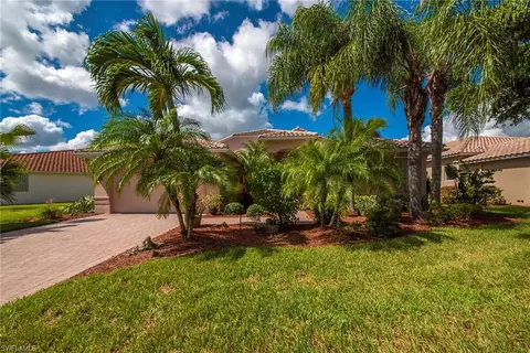 20483 Foxworth Cir, Estero, FL 33928 photo 2