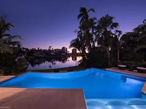 344 Pirates Bight, Naples, FL 34103 photo 2