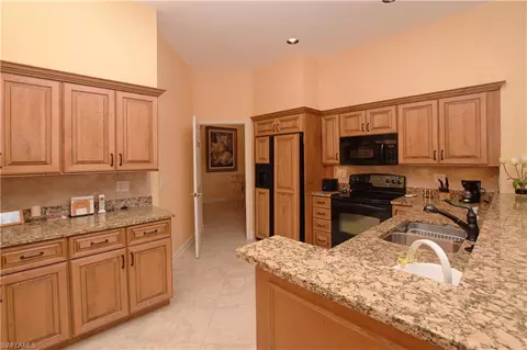 746 Glendevon Dr, Naples, FL 34105 photo 9
