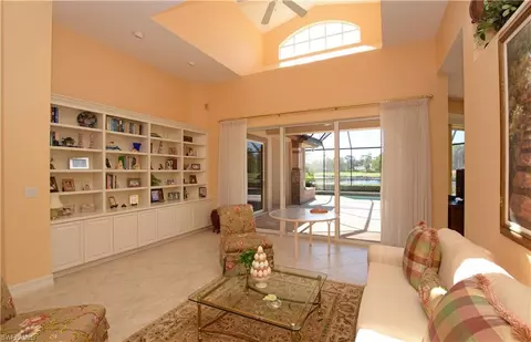 746 Glendevon Dr, Naples, FL 34105 photo 4