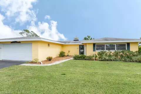 424 Golfview Dr, Naples, FL 34110 photo 1