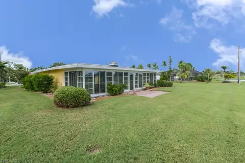 424 Golfview Dr, Naples, FL 34110 photo 4