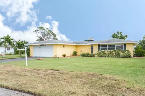 424 Golfview Dr, Naples, FL 34110 photo 2