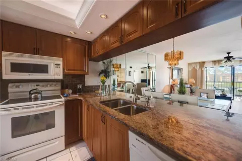 7300 Coventry Ct #618, Naples, FL 34104 photo 6