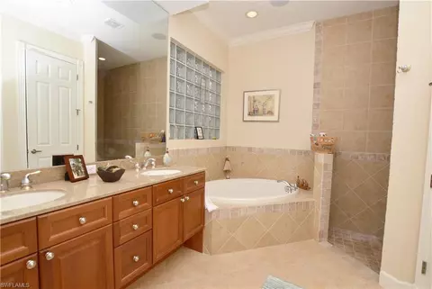 368 Mallory Ct, Naples, FL 34110 photo 11