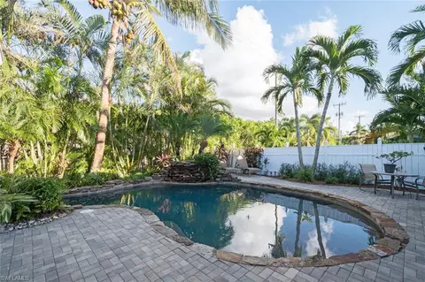2021 Timberline Dr, Naples, FL 34109 photo 2