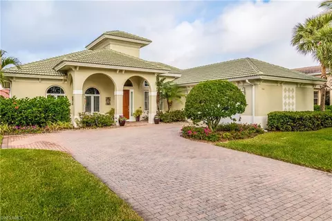 310 Saddlebrook Ln, Naples, FL 34110 photo 1