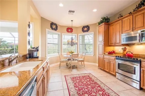 310 Saddlebrook Ln, Naples, FL 34110 photo 5