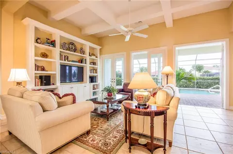 310 Saddlebrook Ln, Naples, FL 34110 photo 4