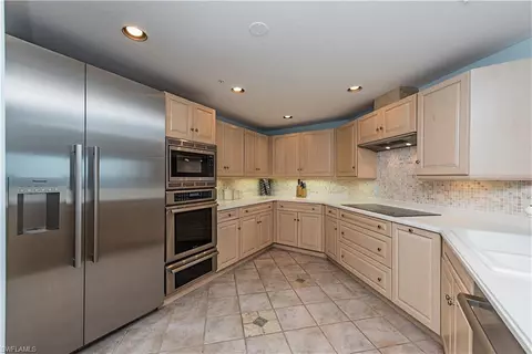 60 Seagate Dr #1702, Naples, FL 34103 photo 6
